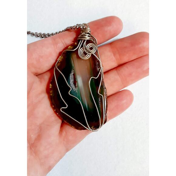 Green & White Agate Slice Necklace - Handmade - Picture 3 of 5